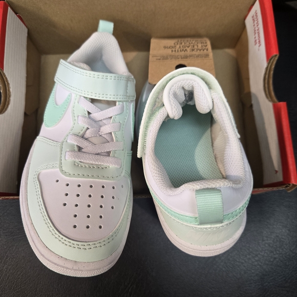 Nike Kids Sneakers in Mint and White - Picture 3 of 4